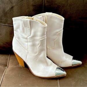 Ankle boots with metal toe